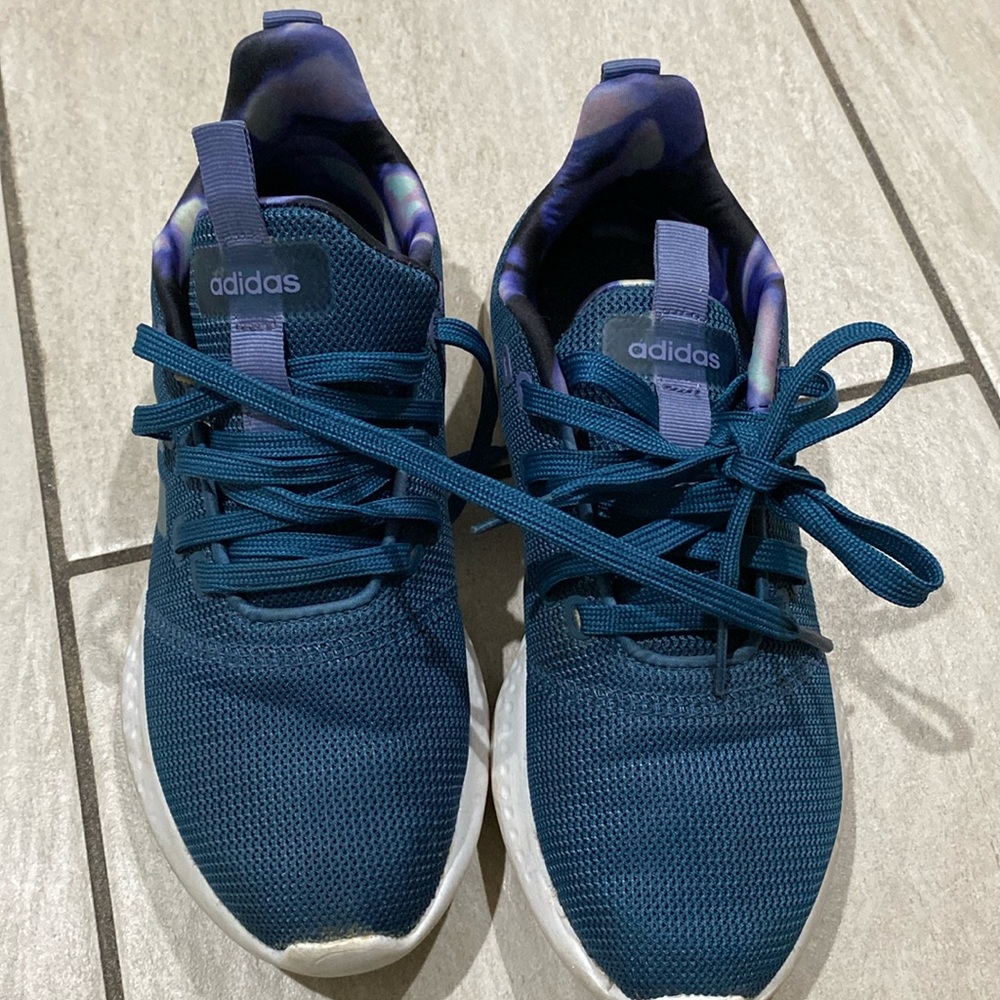 Used sports shoes Adidas